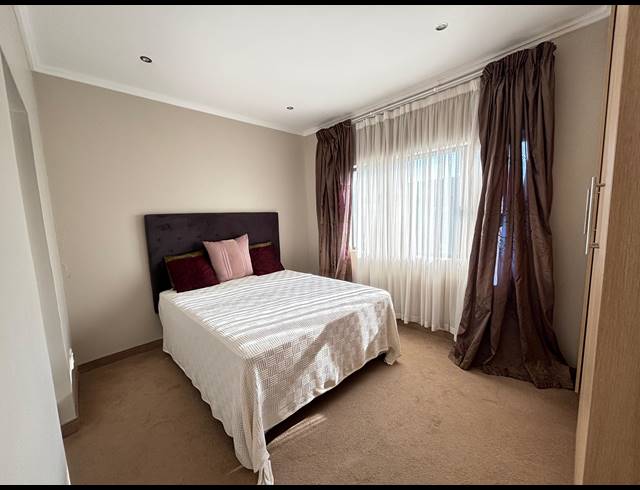 2 BEDROOM APARTMENT FOR SALE IN UMHLANGA RIDGE